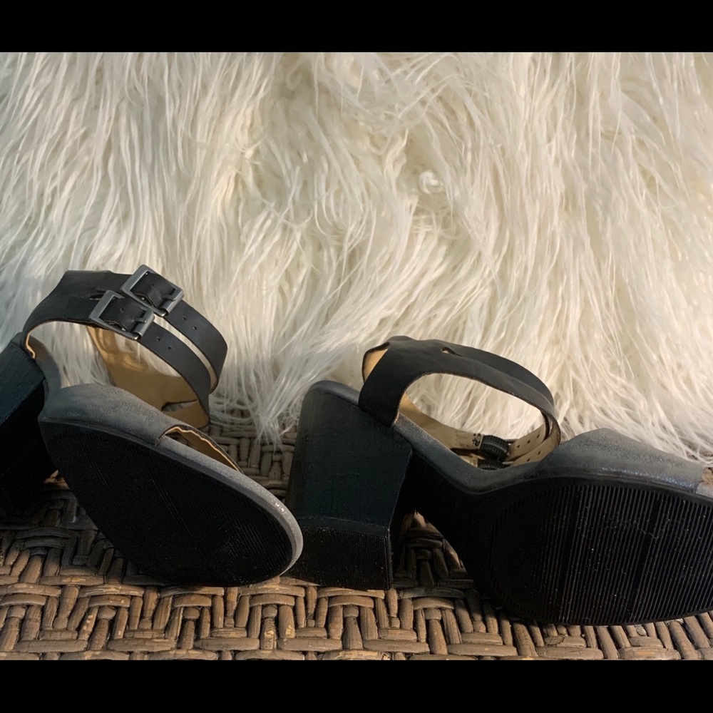 Shoes - Picture 5 of 6